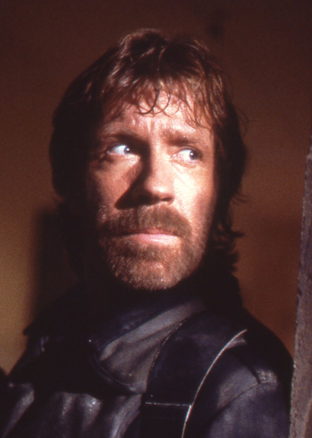 Muž, ktorého ani smrť nedokázala poraziť — prečo Chuck Norris pretrvá