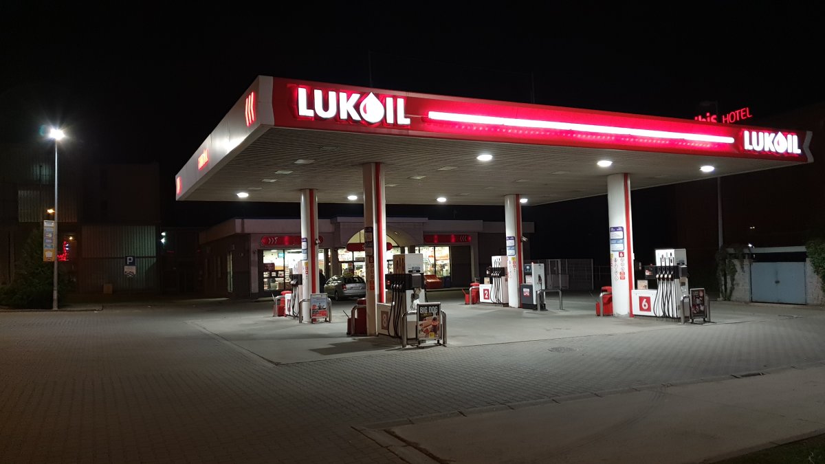 Lukoil in the background of peace talks: US wants trilateral talks by the end of October, Ukraine agrees to the UAE