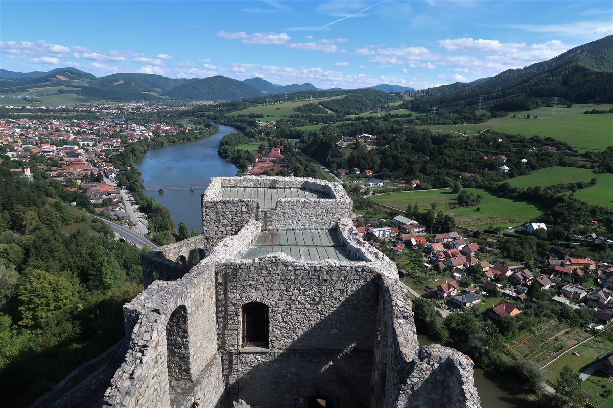 Višňové Tunnel Closed Due to Car Fire, Traffic Diverted Through Strečno