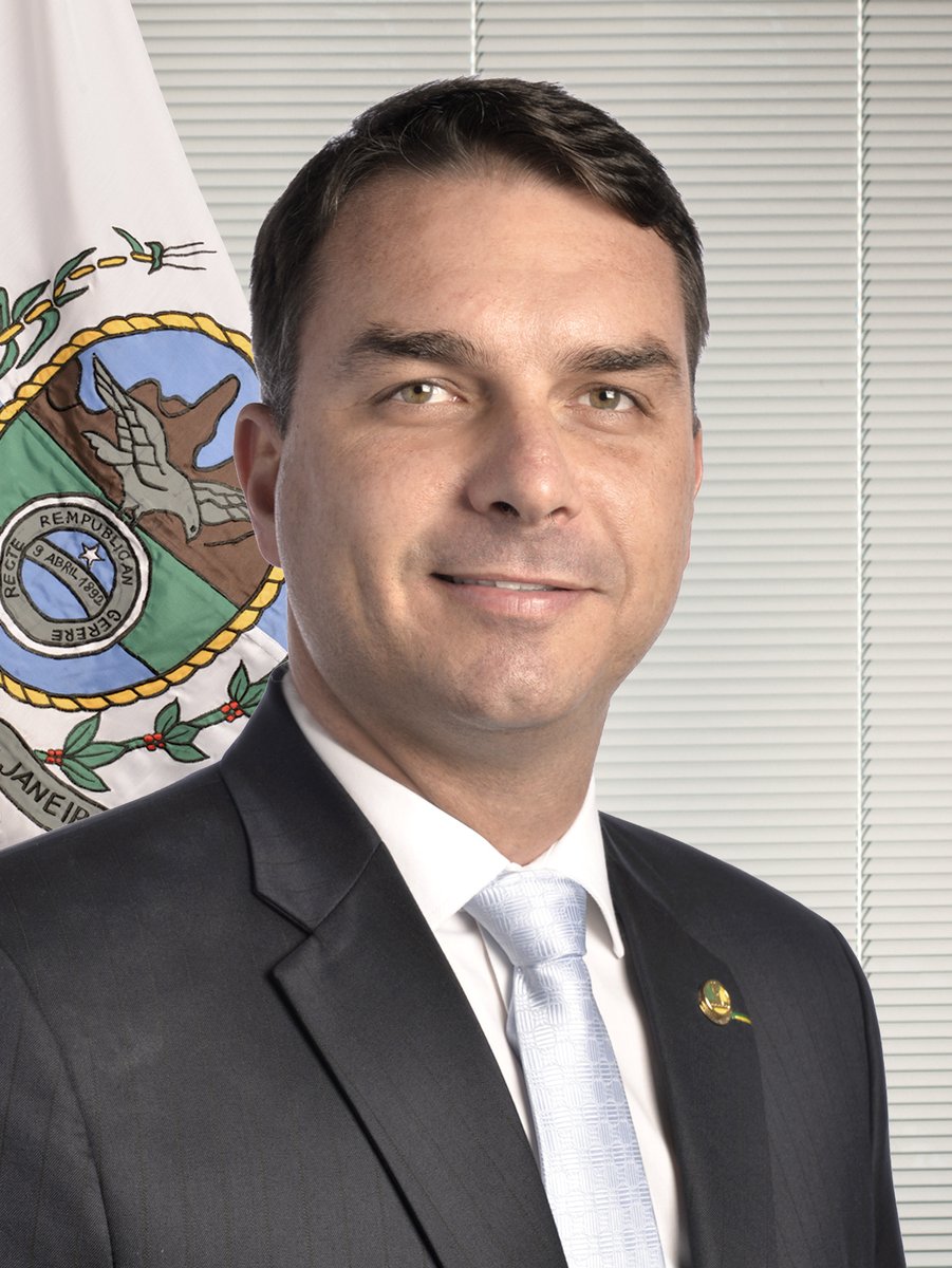 Flávio Bolsonaro leads Lula ahead of the second round